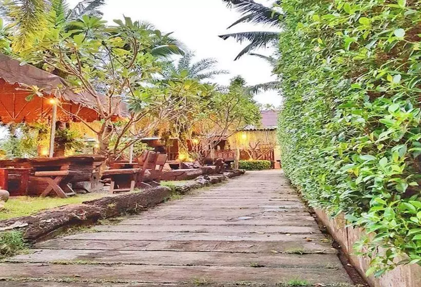 호텔 Baan Baitan Resort