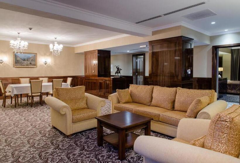 هتل Holiday Inn Aktau, An Ihg