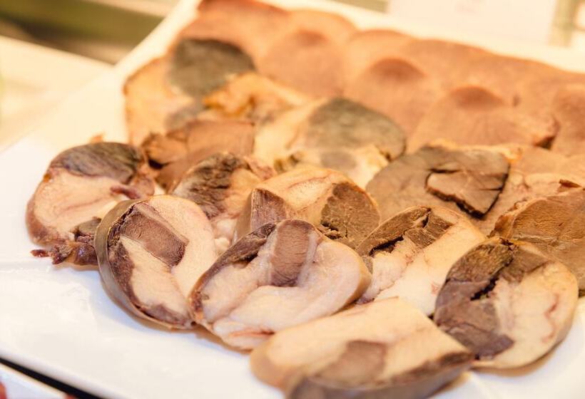 هتل Holiday Inn Aktau, An Ihg