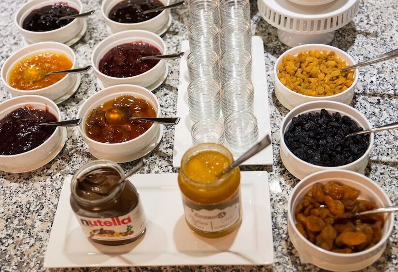 هتل Holiday Inn Aktau, An Ihg