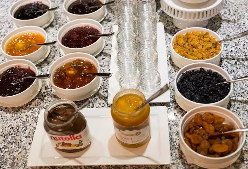 هتل Holiday Inn Aktau, An Ihg