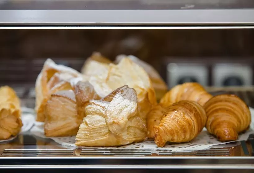 هتل Holiday Inn Aktau, An Ihg