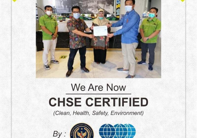 Отель Maxone Signature Glodok Jakarta