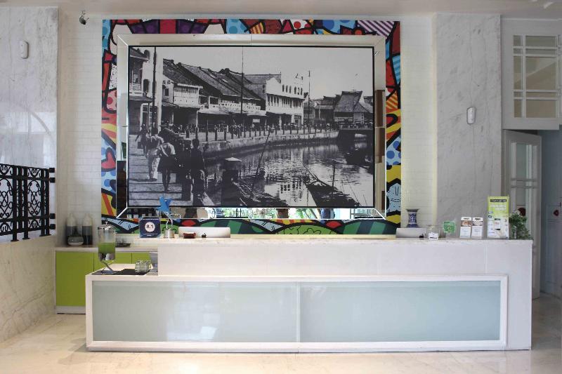 Отель Maxone Signature Glodok Jakarta