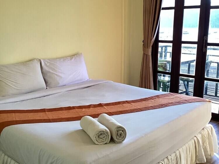 בית מלון כפרי Phi Phi Green House & Sunsky Hostel