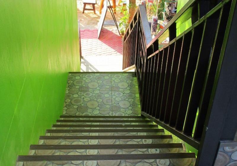 בית מלון כפרי Phi Phi Green House & Sunsky Hostel