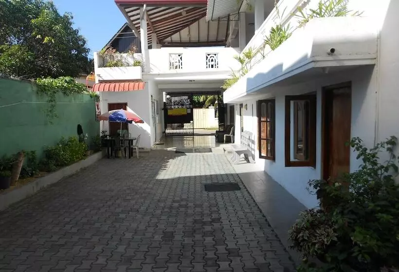 בית מלון כפרי Shanith Guesthouse Negombo