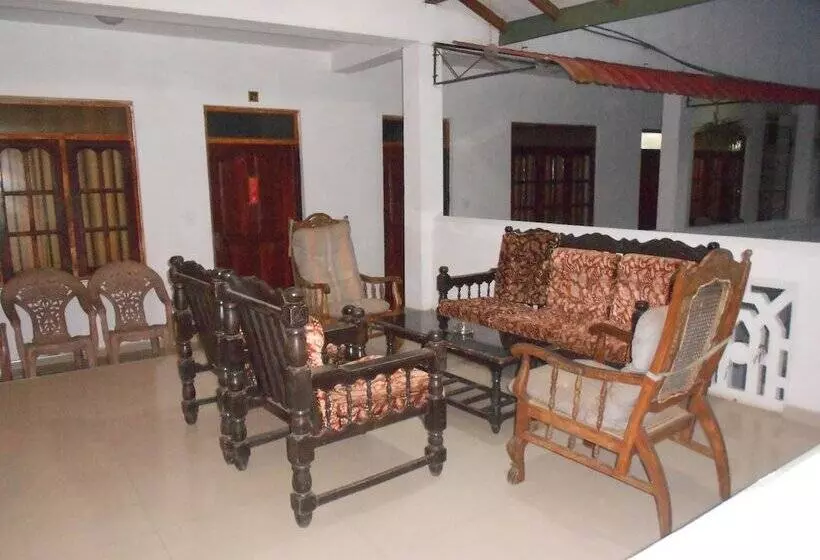 בית מלון כפרי Shanith Guesthouse Negombo