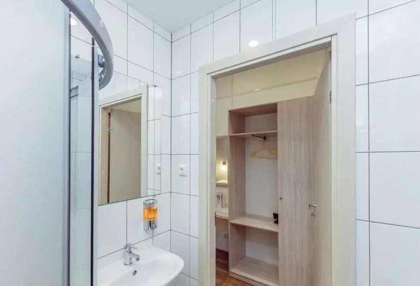 ホテル Tourist Inn