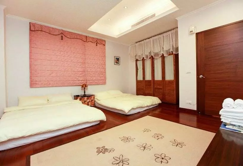 پانسیون Balawua House