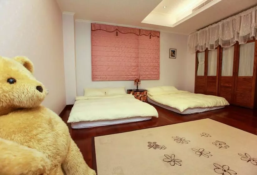 پانسیون Balawua House