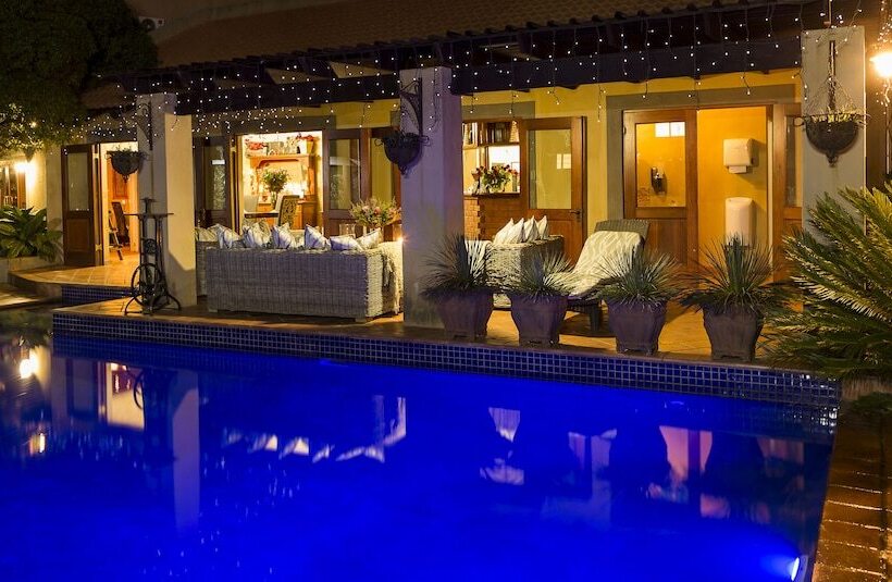 بنسيون Opikopi Guest House