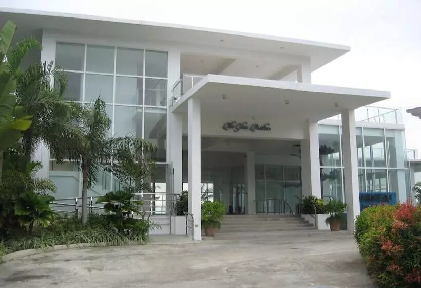 Resort Chateau By The Sea