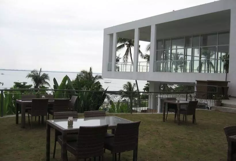 Resort Chateau By The Sea