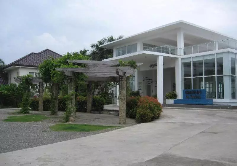 Resort Chateau By The Sea