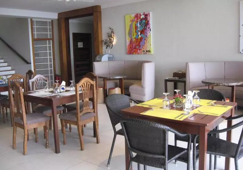 Resort Chateau By The Sea