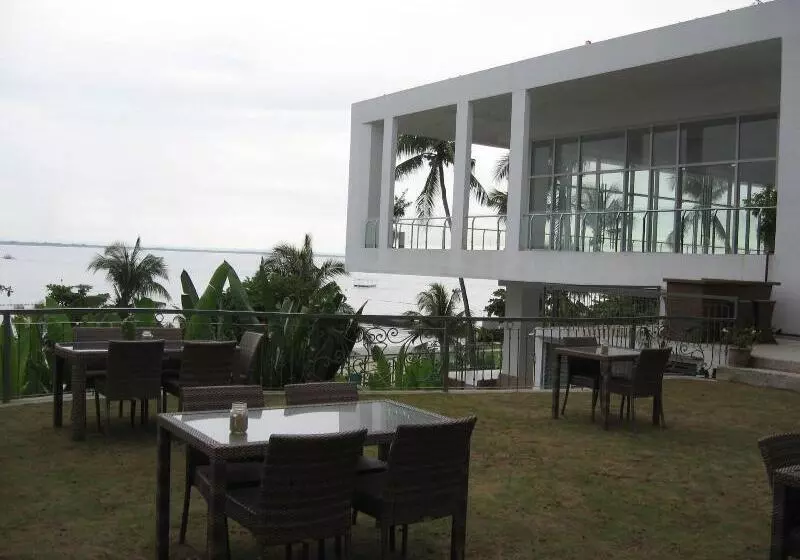 Resort Chateau By The Sea