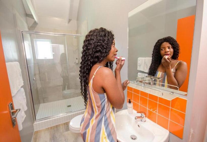 Общежитие Never At Home Green Point