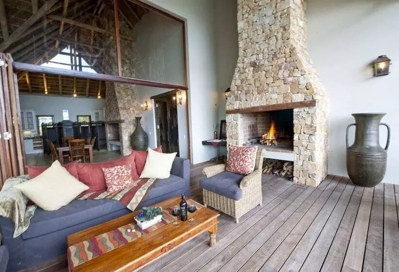 مبيت وإفطار Tamodi Lodge