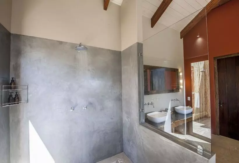 مبيت وإفطار Tamodi Lodge