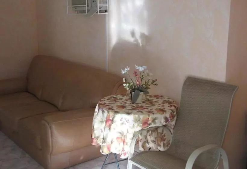 هتل Executive Shaw Park Guest House