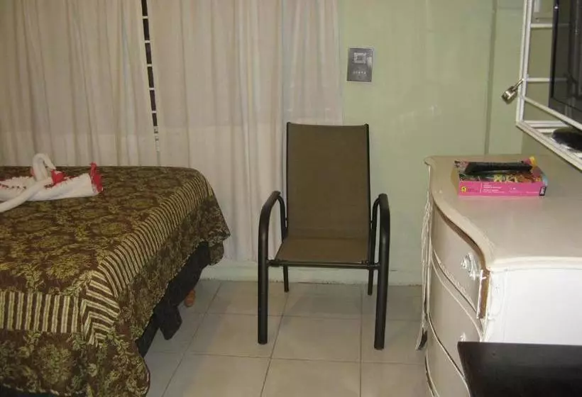 هتل Executive Shaw Park Guest House