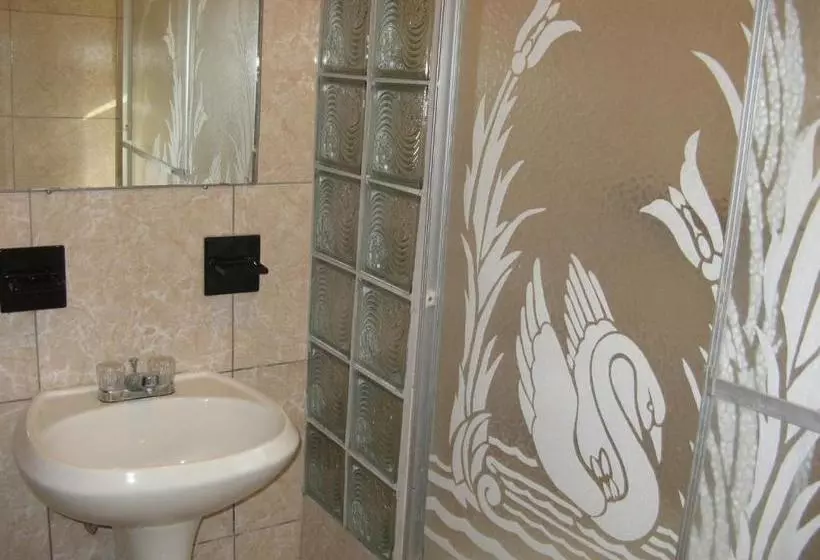 هتل Executive Shaw Park Guest House