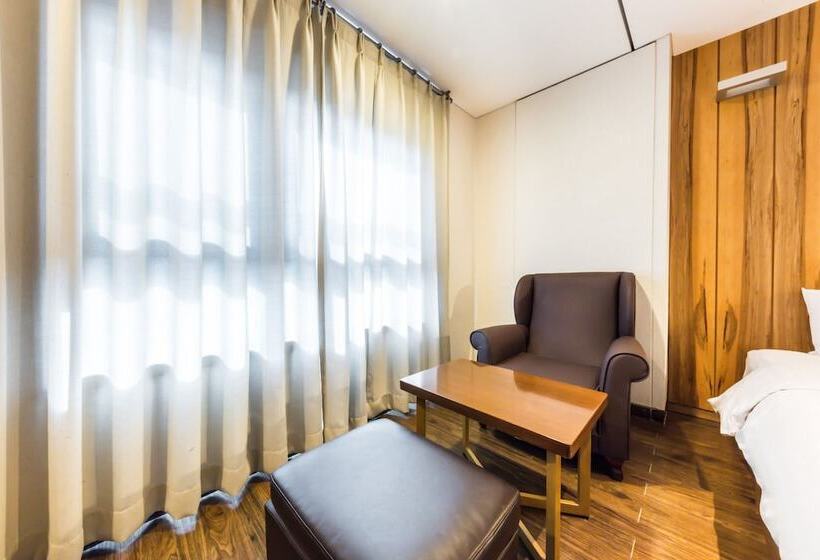 F Hotel Yeongdeungpo