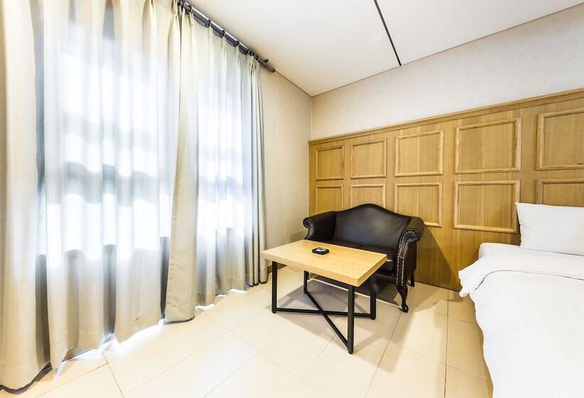 F Hotel Yeongdeungpo