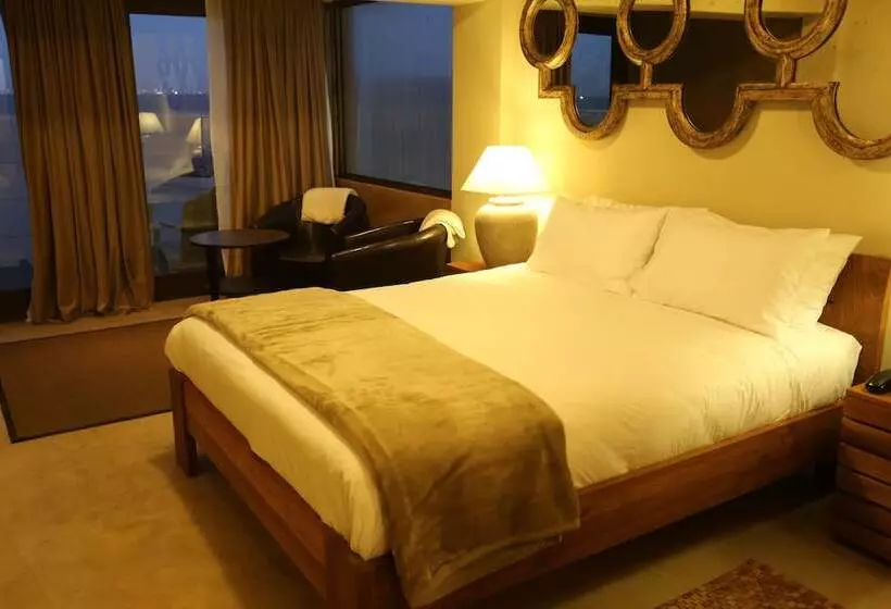 هتل Pelican Point Lodge