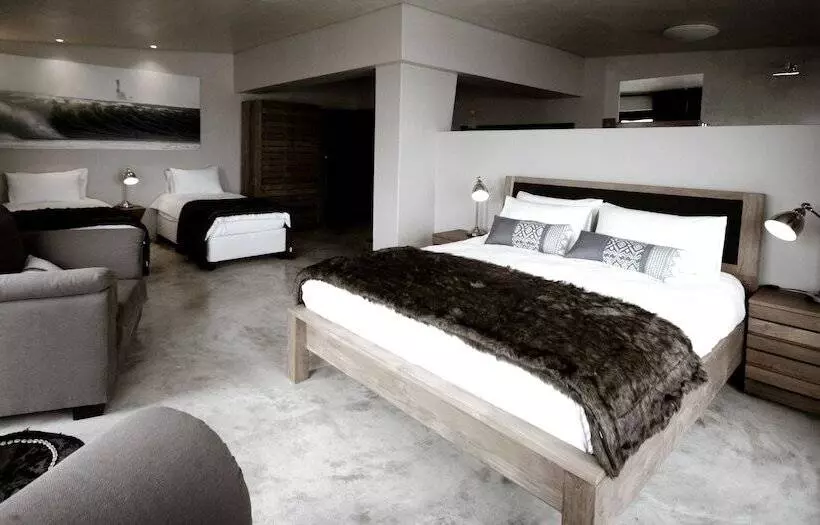 هتل Pelican Point Lodge