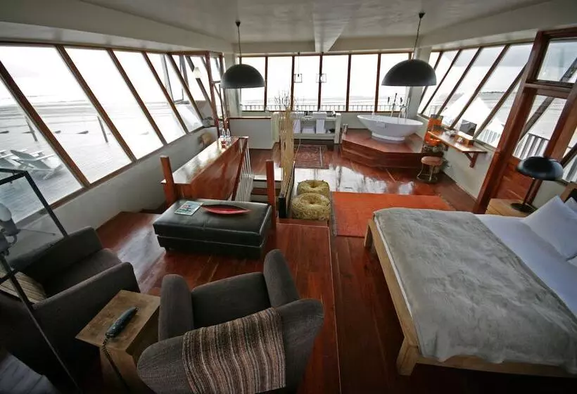 هتل Pelican Point Lodge