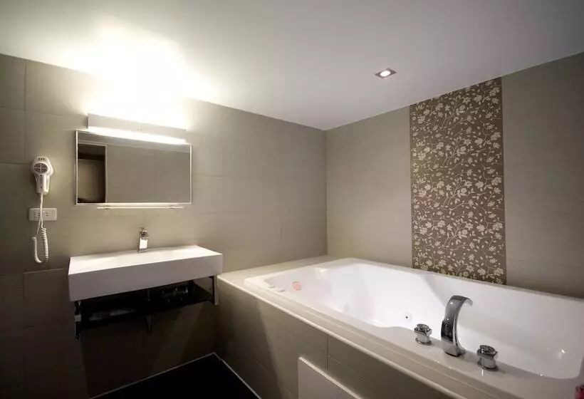 The Riverside Hotel Esthetics