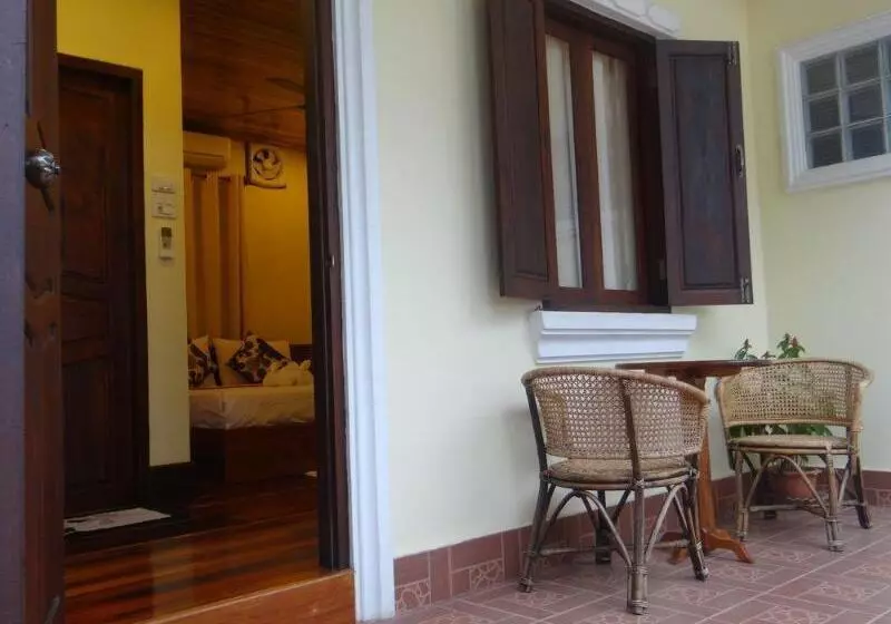 Отель Villa Somphong