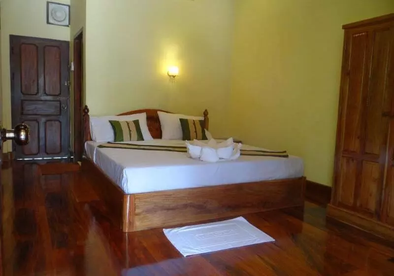 Отель Villa Somphong