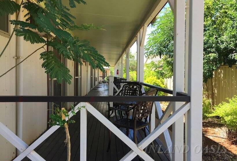Inland Oasis Motel