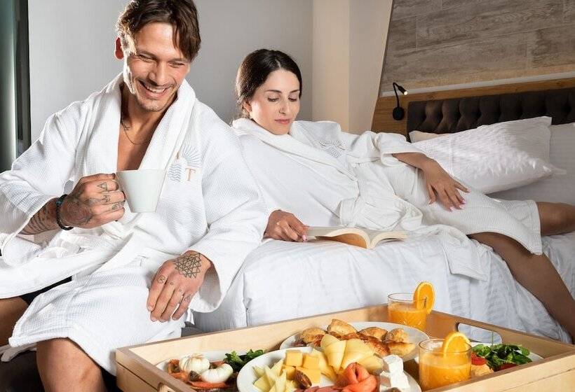 Akti Toroni Boutique