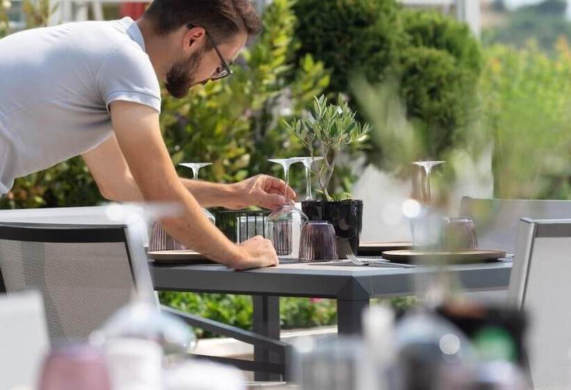 Akti Toroni Boutique