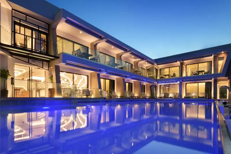 Akti Toroni Boutique