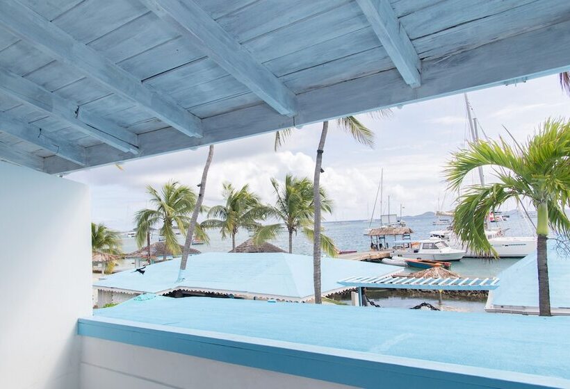 هتل Anchorage Yacht Club