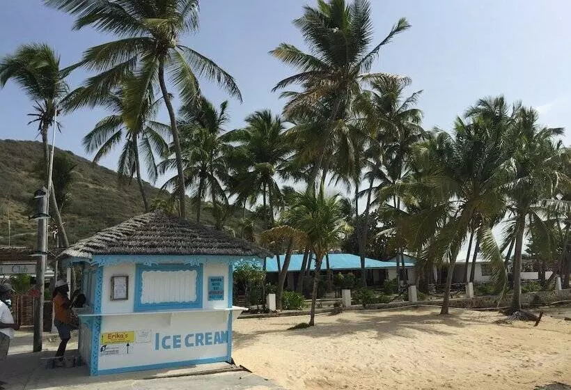 هتل Anchorage Yacht Club