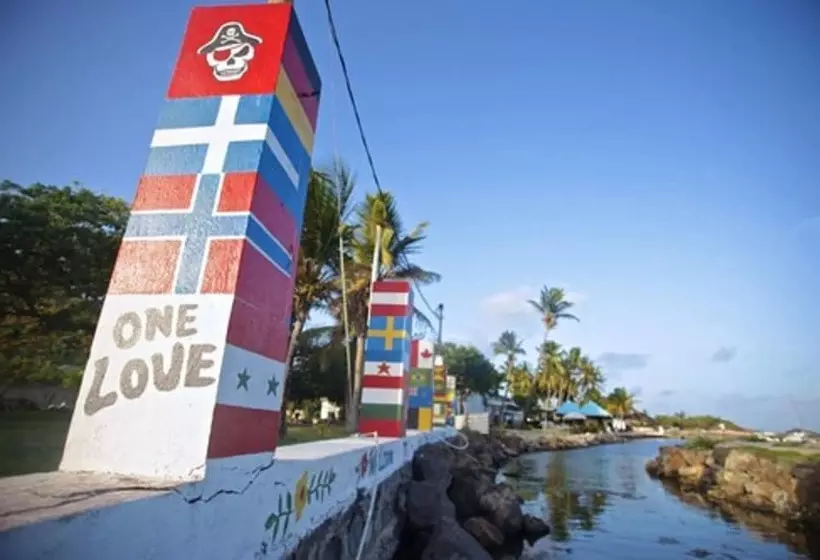 هتل Anchorage Yacht Club