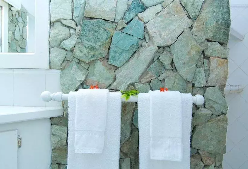 هتل Anchorage Yacht Club