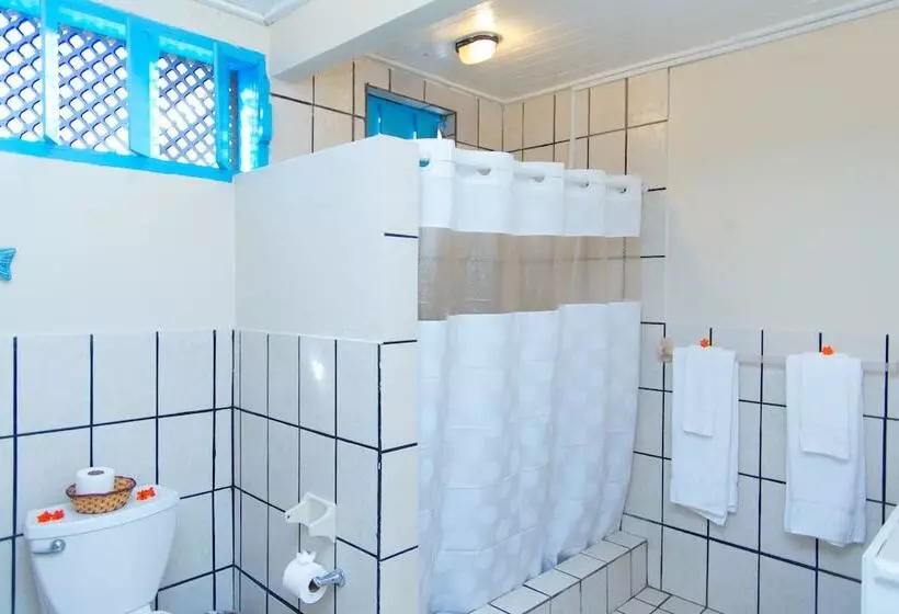 هتل Anchorage Yacht Club