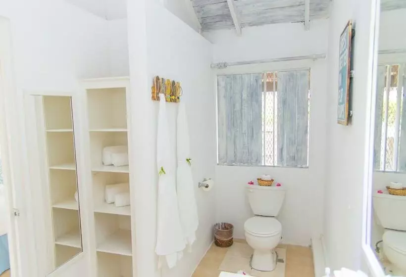 هتل Anchorage Yacht Club