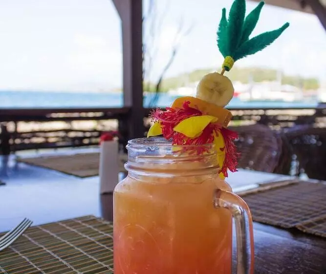 هتل Anchorage Yacht Club