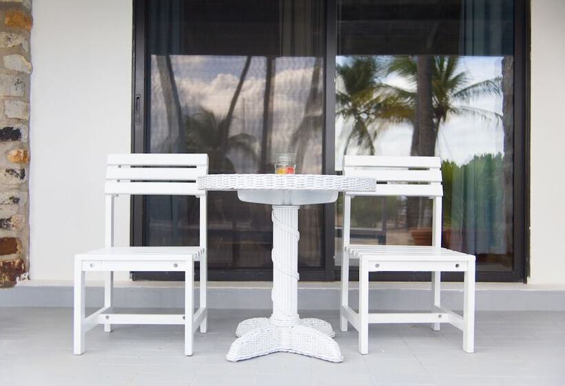 هتل Anchorage Yacht Club