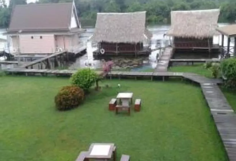 هتل Bamboo House Resort