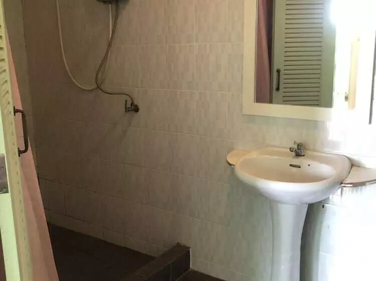 هتل Bamboo House Resort