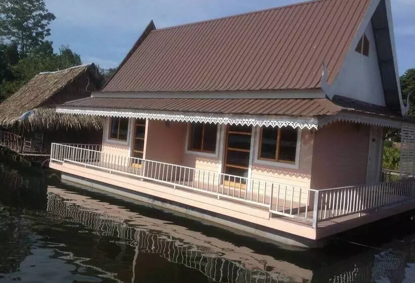 هتل Bamboo House Resort
